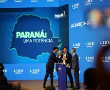 O governador Carlos Massa Ratinho Junior destacou os avanços que o Paraná alcançou nos últimos anos em diferentes áreas em um encontro empresários nesta terça-feira (25), em Brasília. Foto: Jonathan Campos/AEN