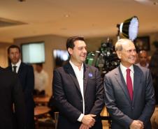 O governador Carlos Massa Ratinho Junior destacou os avanços que o Paraná alcançou nos últimos anos em diferentes áreas em um encontro empresários nesta terça-feira (25), em Brasília. 