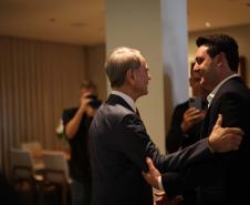 O governador Carlos Massa Ratinho Junior destacou os avanços que o Paraná alcançou nos últimos anos em diferentes áreas em um encontro empresários nesta terça-feira (25), em Brasília. 