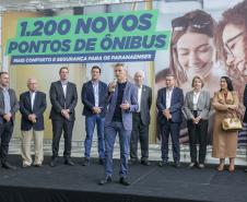 Trinta municípios paranaenses vão receber 1.200 novos abrigos de pontos de ônibus adquiridos pelo Governo do Estado por meio da Agência de Assuntos Metropolitanos do Paraná (Amep). O anúncio foi feito nesta terça-feira (22) pelo governador em exercício Darci Piana e envolve investimentos de R$ 7,4 milhões do orçamento estadual e de outros R$ 3,1 milhões de emendas indicadas por deputados estaduais.