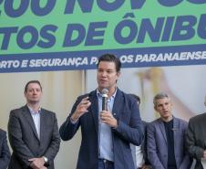 Trinta municípios paranaenses vão receber 1.200 novos abrigos de pontos de ônibus adquiridos pelo Governo do Estado por meio da Agência de Assuntos Metropolitanos do Paraná (Amep). O anúncio foi feito nesta terça-feira (22) pelo governador em exercício Darci Piana e envolve investimentos de R$ 7,4 milhões do orçamento estadual e de outros R$ 3,1 milhões de emendas indicadas por deputados estaduais.