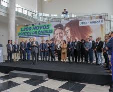 Trinta municípios paranaenses vão receber 1.200 novos abrigos de pontos de ônibus adquiridos pelo Governo do Estado por meio da Agência de Assuntos Metropolitanos do Paraná (Amep). O anúncio foi feito nesta terça-feira (22) pelo governador em exercício Darci Piana e envolve investimentos de R$ 7,4 milhões do orçamento estadual e de outros R$ 3,1 milhões de emendas indicadas por deputados estaduais.