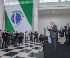 Trinta municípios paranaenses vão receber 1.200 novos abrigos de pontos de ônibus adquiridos pelo Governo do Estado por meio da Agência de Assuntos Metropolitanos do Paraná (Amep). O anúncio foi feito nesta terça-feira (22) pelo governador em exercício Darci Piana e envolve investimentos de R$ 7,4 milhões do orçamento estadual e de outros R$ 3,1 milhões de emendas indicadas por deputados estaduais.