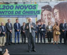 Trinta municípios paranaenses vão receber 1.200 novos abrigos de pontos de ônibus adquiridos pelo Governo do Estado por meio da Agência de Assuntos Metropolitanos do Paraná (Amep). O anúncio foi feito nesta terça-feira (22) pelo governador em exercício Darci Piana e envolve investimentos de R$ 7,4 milhões do orçamento estadual e de outros R$ 3,1 milhões de emendas indicadas por deputados estaduais.