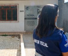 O Governo do Estado fará um pente-fino no programa Nota Paraná para combater eventuais irregulares cometidas por entidades sociais beneficiadas com a doação de notas fiscais. Marta Gambini , Auditora Fiscal da Receita do Estado do Paraná, responsável pela Nota Paraná realizada fiscalizacao na regiao oeste do estado do Parana.
