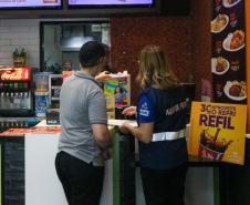 O Governo do Estado fará um pente-fino no programa Nota Paraná para combater eventuais irregulares cometidas por entidades sociais beneficiadas com a doação de notas fiscais. Marta Gambini , Auditora Fiscal da Receita do Estado do Paraná, responsável pela Nota Paraná realizada fiscalizacao na regiao oeste do estado do Parana.