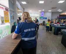 O Governo do Estado fará um pente-fino no programa Nota Paraná para combater eventuais irregulares cometidas por entidades sociais beneficiadas com a doação de notas fiscais. Marta Gambini , Auditora Fiscal da Receita do Estado do Paraná, responsável pela Nota Paraná realizada fiscalizacao na regiao oeste do estado do Parana.