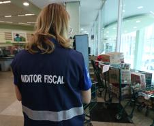 O Governo do Estado fará um pente-fino no programa Nota Paraná para combater eventuais irregulares cometidas por entidades sociais beneficiadas com a doação de notas fiscais. Marta Gambini , Auditora Fiscal da Receita do Estado do Paraná, responsável pela Nota Paraná realizada fiscalizacao na regiao oeste do estado do Parana.