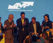 Governador destaca parceria com municípios na posse da nova diretoria da AMP Foto: Geraldo Bubniak/AEN