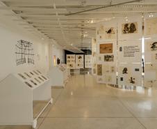 Museu Oscar Niemeyer (MON) - Mediação – Trilhos e Traços – Poty 100 Anos – Na quarta-feira (9), às 15h, o Setor Educativo promove uma mediação na Sala 6, em que está exposta a mostra “Trilhos e Traços – Poty 100 Anos” Foto: Roberto Dziura Jr