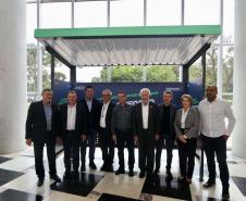 Trinta municípios paranaenses vão receber 1.200 novos abrigos de pontos de ônibus adquiridos pelo Governo do Estado por meio da Agência de Assuntos Metropolitanos do Paraná (Amep). O anúncio foi feito nesta terça-feira (22) pelo governador em exercício Darci Piana e envolve investimentos de R$ 7,4 milhões do orçamento estadual e de outros R$ 3,1 milhões de emendas indicadas por deputados estaduais.