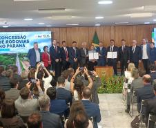 Com R$ 36 bilhões em obras, contratos dos lotes 3 e 6 das rodovias paranaenses são assinados