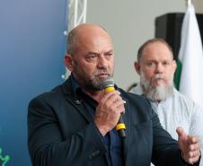 O governador Carlos Massa Ratinho Junior e o secretário de Segurança Pública, Hudson Leôncio Teixeira, apresentam nesta sexta-feira (23), no Palácio Iguaçu, as armas não letais de incapacitação neuromuscular adquiridas pelo Governo do Paraná. Foto: Geraldo Bubniak/AEN