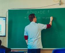 Governo apresenta projeto de lei para reajustar salário dos professores em até 11,31%