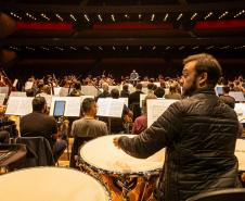 Famílias, movimentos, disposição no palco: confira como funciona uma orquestra sinfônica Foto: Roberto Dziura Jr/AEN