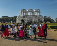 Atrações do frio: arraiás, festas da tainha e do feijão e tradições regionais movimentam o turismo