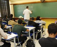 Governo apresenta projeto de lei para reajustar salário dos professores em até 11,31%