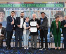 O vice-governador Darci Piana e o secretario de Educacao Roni Miranda participam nesta segunda-feira (9) de evento sobre o Programa Conexão Empregabilidade, que visa oferecer aos estudantes oportunidades de desenvolvimento profissional. Foto: Geraldo Bubniak/AEN Foto: Geraldo Bubniak/AEN
