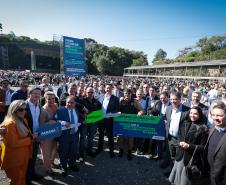 Investimento de R$ 63 milhões: Ratinho Junior entrega 431 motos e viaturas para a PMPR Foto: Jonathan Campos/AEN  Foto: Geraldo Bubniak/AEN  Foto: Geraldo Bubniak/AEN  Foto: Geraldo Bubniak/AEN  Foto: Geraldo Bubniak/AEN  Foto: Geraldo Bubniak/AEN O governador Carlos Massa Ratinho Junior entrega nesta terça-feira (17) 431 novos veículos para a Polícia Militar. São 209 motocicletas e 222 automóveis para diversas unidades, na Pedreira Paulo Leminski, em Curitiba. Foto: Geraldo Bubniak/AEN O governador Carlos 