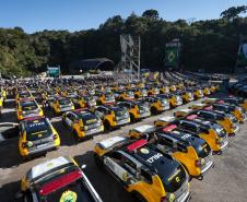 Investimento de R$ 63 milhões: Ratinho Junior entrega 431 motos e viaturas para a PMPR Foto: Jonathan Campos/AEN  Foto: Geraldo Bubniak/AEN  Foto: Geraldo Bubniak/AEN  Foto: Geraldo Bubniak/AEN  Foto: Geraldo Bubniak/AEN  Foto: Geraldo Bubniak/AEN O governador Carlos Massa Ratinho Junior entrega nesta terça-feira (17) 431 novos veículos para a Polícia Militar. São 209 motocicletas e 222 automóveis para diversas unidades, na Pedreira Paulo Leminski, em Curitiba. Foto: Geraldo Bubniak/AEN O governador Carlos 