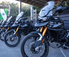 Investimento de R$ 63 milhões: Ratinho Junior entrega 431 motos e viaturas para a PMPR Foto: Jonathan Campos/AEN  Foto: Geraldo Bubniak/AEN  Foto: Geraldo Bubniak/AEN  Foto: Geraldo Bubniak/AEN  Foto: Geraldo Bubniak/AEN  Foto: Geraldo Bubniak/AEN O governador Carlos Massa Ratinho Junior entrega nesta terça-feira (17) 431 novos veículos para a Polícia Militar. São 209 motocicletas e 222 automóveis para diversas unidades, na Pedreira Paulo Leminski, em Curitiba. Foto: Geraldo Bubniak/AEN O governador Carlos 