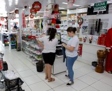 Serviços e turismo acumulam altas nas atividades no Paraná em 2025, aponta IBGE