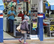 Comércio paranaense acumula alta de 2,4% nas vendas no 1º quadrimestre de 2025
