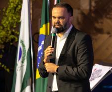 Curitiba, 11 de junho de 2025 - Governador Carlos Massa Ratinho Junior recebe o Prêmio Político Humanizador durante o Congresso Internacional Novo Tempo na Educação. Foto: Roberto Dziura Jr/AEN