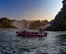 Serviços e turismo acumulam altas nas atividades no Paraná em 2025, aponta IBGE