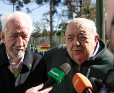 Curitiba, 24 de junho de 2025 - O governador em exercício Darci Piana plantou, no Dia Nacional da Araucária, nos jardins do Palácio Iguaçu, uma muda clonada de uma Araucaria angustifolia com cerca de 700 anos. Foto: Roberto Dziura Jr/AEN