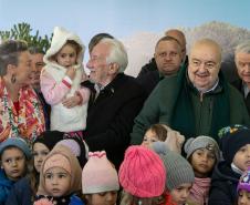 Curitiba, 24 de junho de 2025 - O governador em exercício Darci Piana plantou, no Dia Nacional da Araucária, nos jardins do Palácio Iguaçu, uma muda clonada de uma Araucaria angustifolia com cerca de 700 anos. Foto: Roberto Dziura Jr/AEN