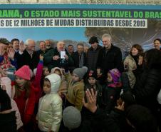 Curitiba, 24 de junho de 2025 - O governador em exercício Darci Piana plantou, no Dia Nacional da Araucária, nos jardins do Palácio Iguaçu, uma muda clonada de uma Araucaria angustifolia com cerca de 700 anos. Foto: Roberto Dziura Jr/AEN