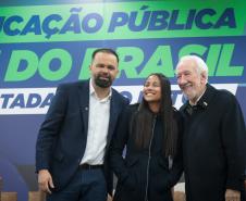 O governador em exercício Darci Piana participa nesta terça-feira (1), da entrega de 25.040 tablets para escolas da rede estadual