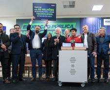 O governador em exercício Darci Piana participa nesta terça-feira (1), da entrega de 25.040 tablets para escolas da rede estadual