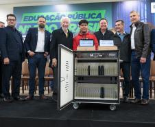 O governador em exercício Darci Piana participa nesta terça-feira (1), da entrega de 25.040 tablets para escolas da rede estadual