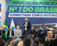 O governador em exercício Darci Piana participa nesta terça-feira (1), da entrega de 25.040 tablets para escolas da rede estadual