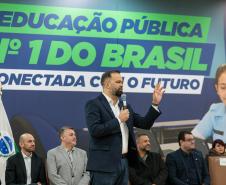 O governador em exercício Darci Piana participa nesta terça-feira (1), da entrega de 25.040 tablets para escolas da rede estadual