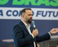 O governador em exercício Darci Piana participa nesta terça-feira (1), da entrega de 25.040 tablets para escolas da rede estadual