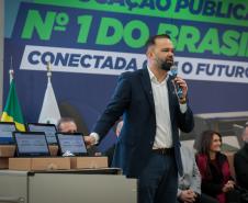 O governador em exercício Darci Piana participa nesta terça-feira (1), da entrega de 25.040 tablets para escolas da rede estadual