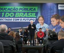 O governador em exercício Darci Piana participa nesta terça-feira (1), da entrega de 25.040 tablets para escolas da rede estadual