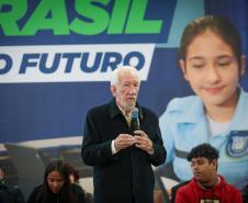 O governador em exercício Darci Piana participa nesta terça-feira (1), da entrega de 25.040 tablets para escolas da rede estadual