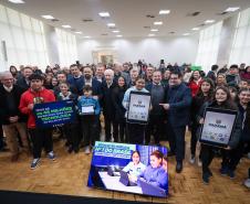 O governador em exercício Darci Piana participa nesta terça-feira (1), da entrega de 25.040 tablets para escolas da rede estadual