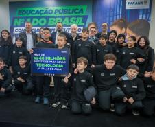 O governador em exercício Darci Piana participa nesta terça-feira (1), da entrega de 25.040 tablets para escolas da rede estadual