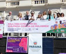 Caminhada contra o feminicídio reúne 2 mil pessoas em Curitiba: ato acontece em 181 cidades