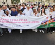 Caminhada contra o feminicídio reúne 2 mil pessoas em Curitiba: ato acontece em 181 cidades