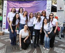Caminhada contra o feminicídio reúne 2 mil pessoas em Curitiba: ato acontece em 181 cidades