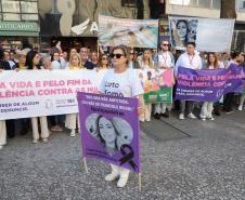 Caminhada contra o feminicídio reúne 2 mil pessoas em Curitiba: ato acontece em 181 cidades