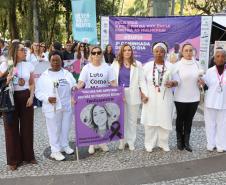 Caminhada contra o feminicídio reúne 2 mil pessoas em Curitiba: ato acontece em 181 cidades