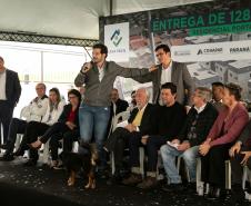 Estado entrega residencial com 128 apartamentos para atender famílias de Londrina