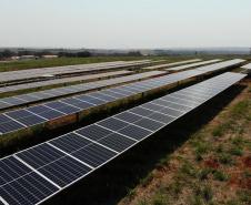 O Programa Renova Paraná, do Governo do Estado, oferece subvenção dos juros para financiamento de sistemas de geração de energia renovável no campo.